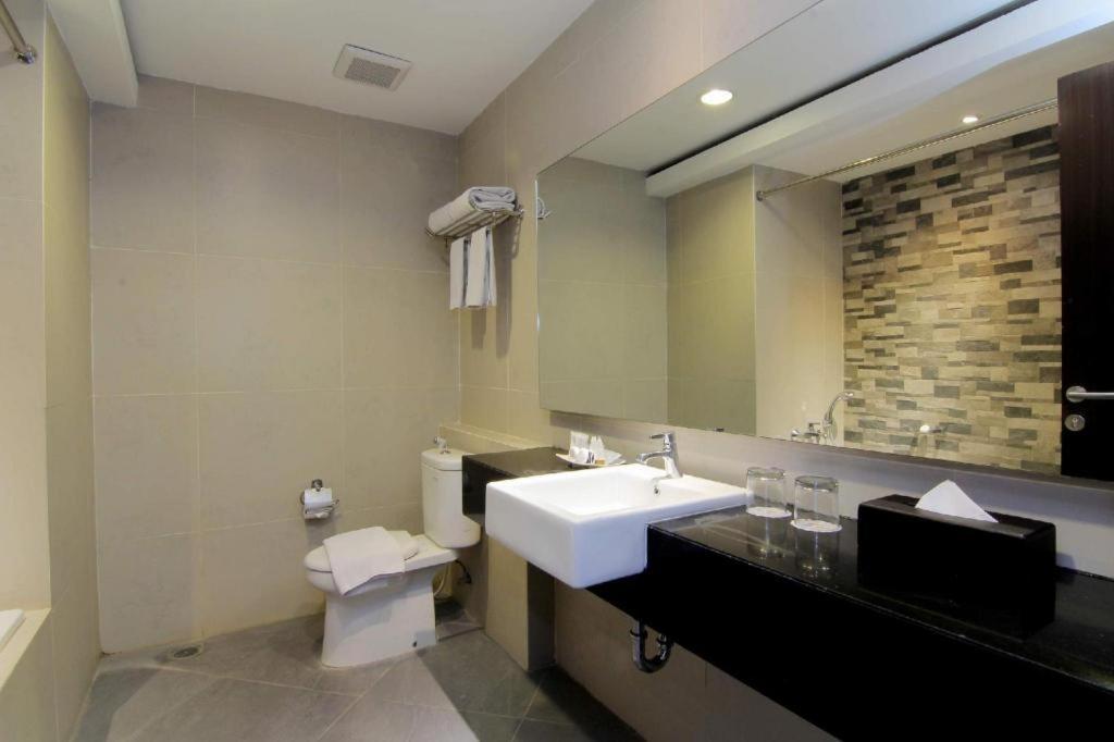 เดอะ ซัน โฮเต็ล เมเดียน Hotel มาดิอุน ภายนอก รูปภาพ